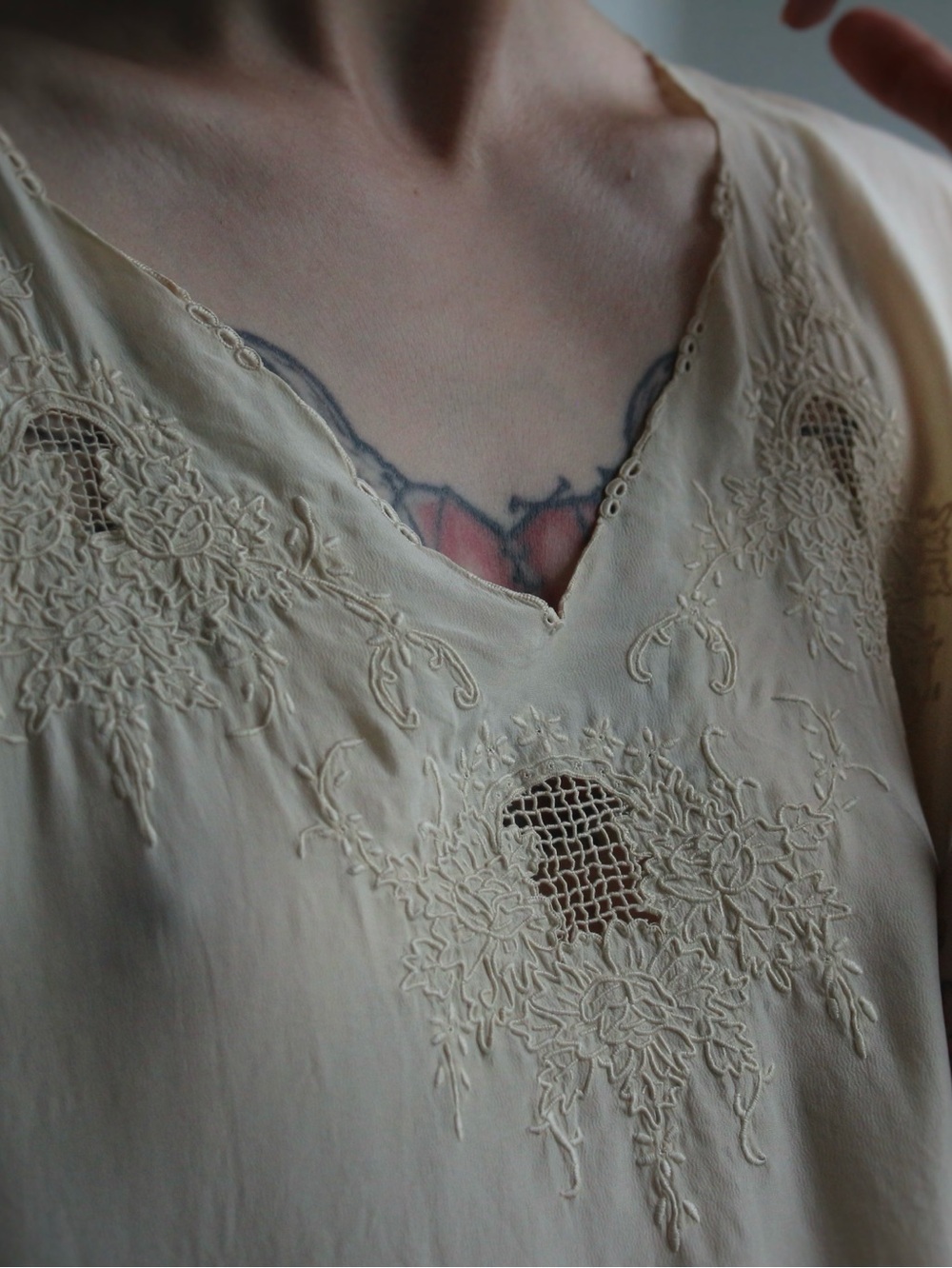 1920's Silk Net Basket & Floral Embroidered Slip Dress - Picture 6 of 8